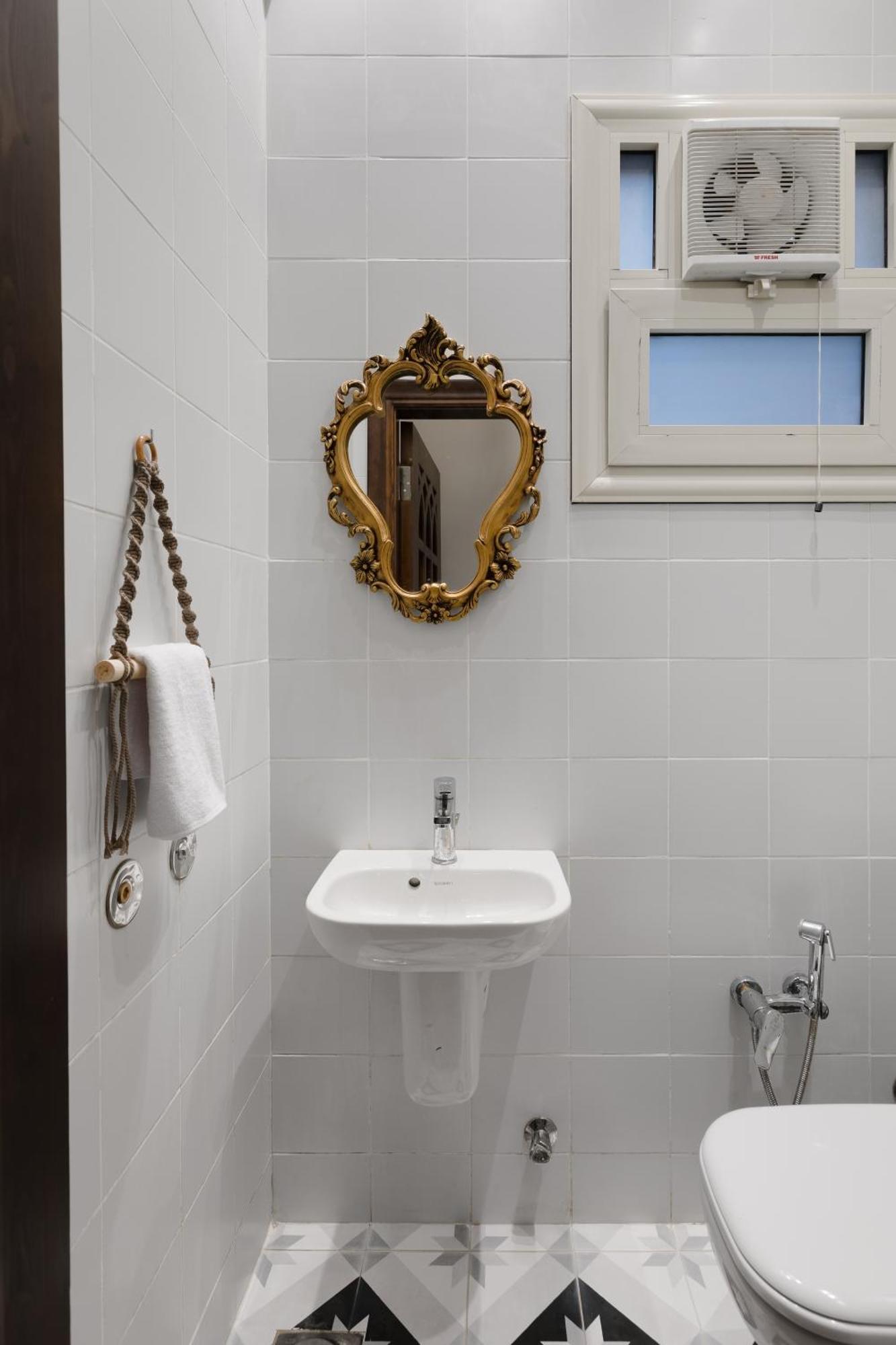 Sunny Vintage Haven Dual Balcony, Panoramic View Apartamento