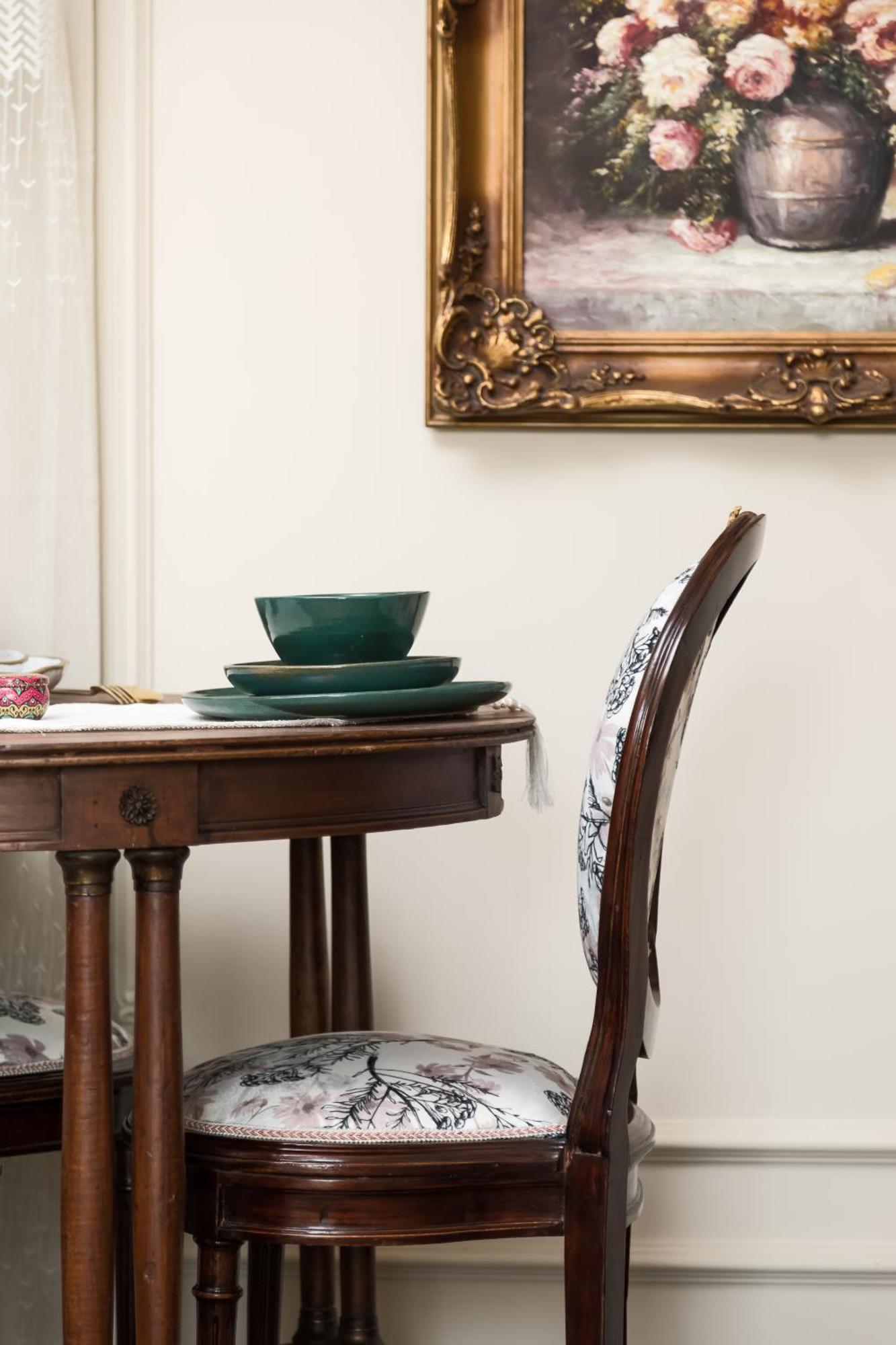 Sunny Vintage Haven Dual Balcony, Panoramic View Apartment Cairo