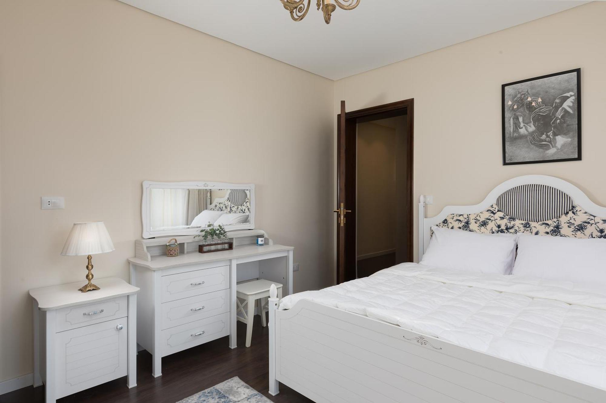 Sunny Vintage Haven Dual Balcony, Panoramic View Cairo