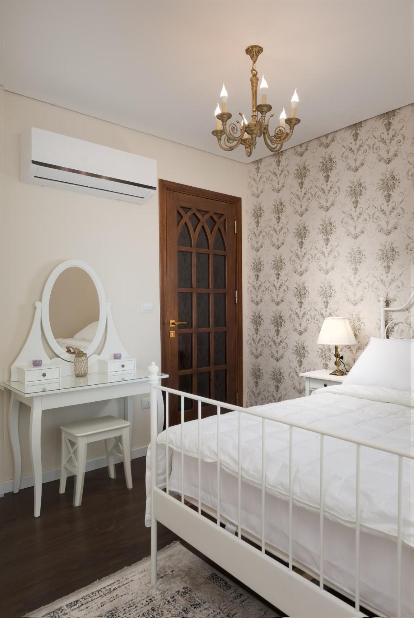 Sunny Vintage Haven Dual Balcony, Panoramic View Cairo