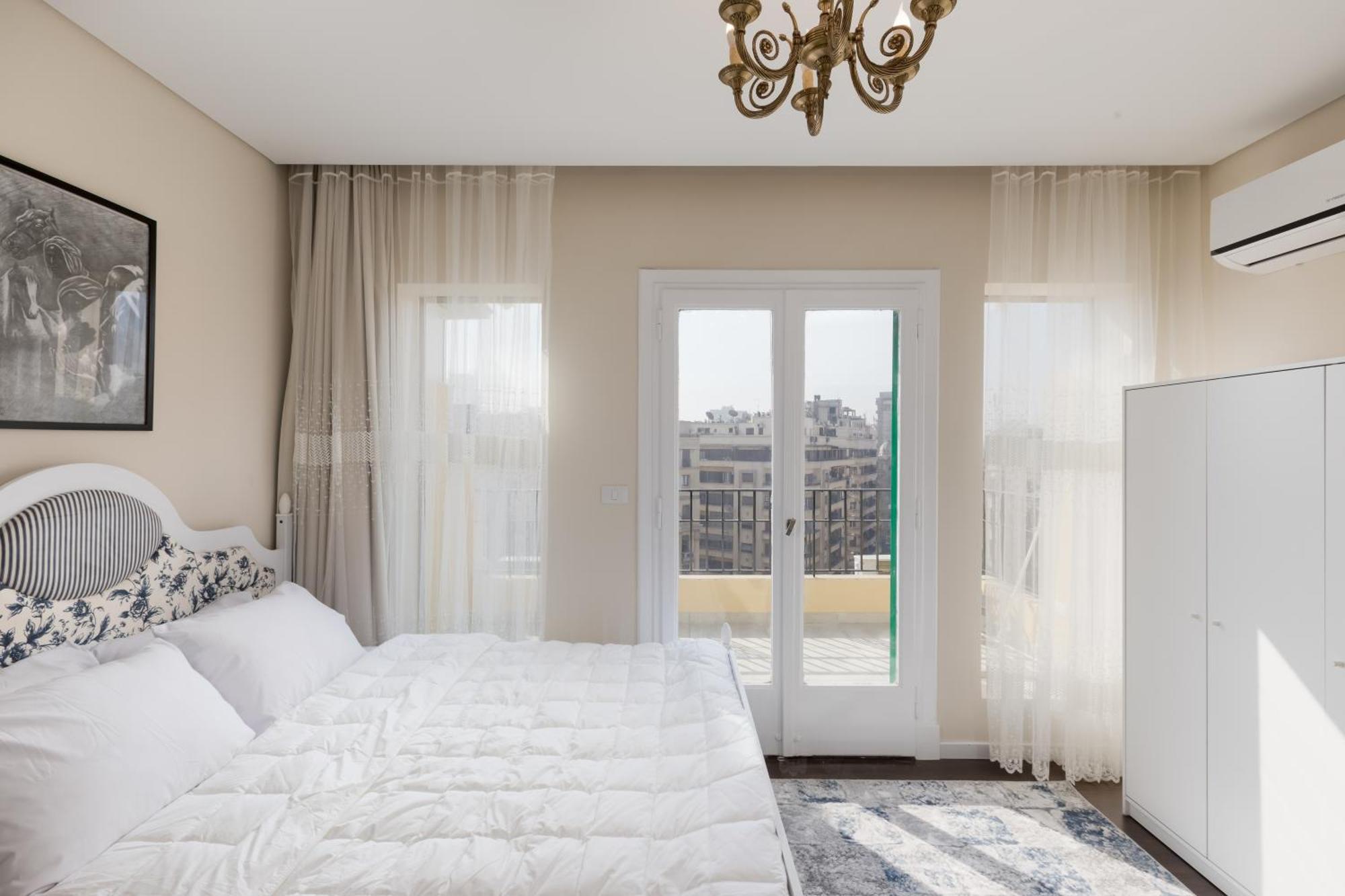 Apartment Sunny Vintage Haven Dual Balcony, Panoramic View Cairo