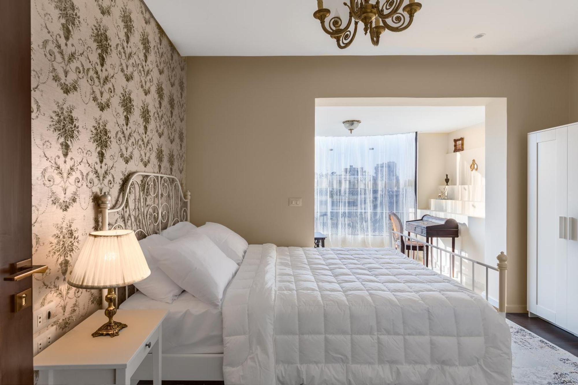 Sunny Vintage Haven Dual Balcony, Panoramic View
